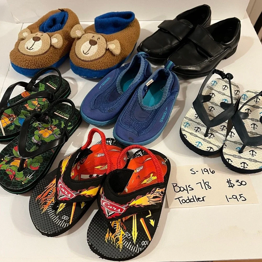 Toddler boys size 7/8 shoes sandals slippers (s-196)